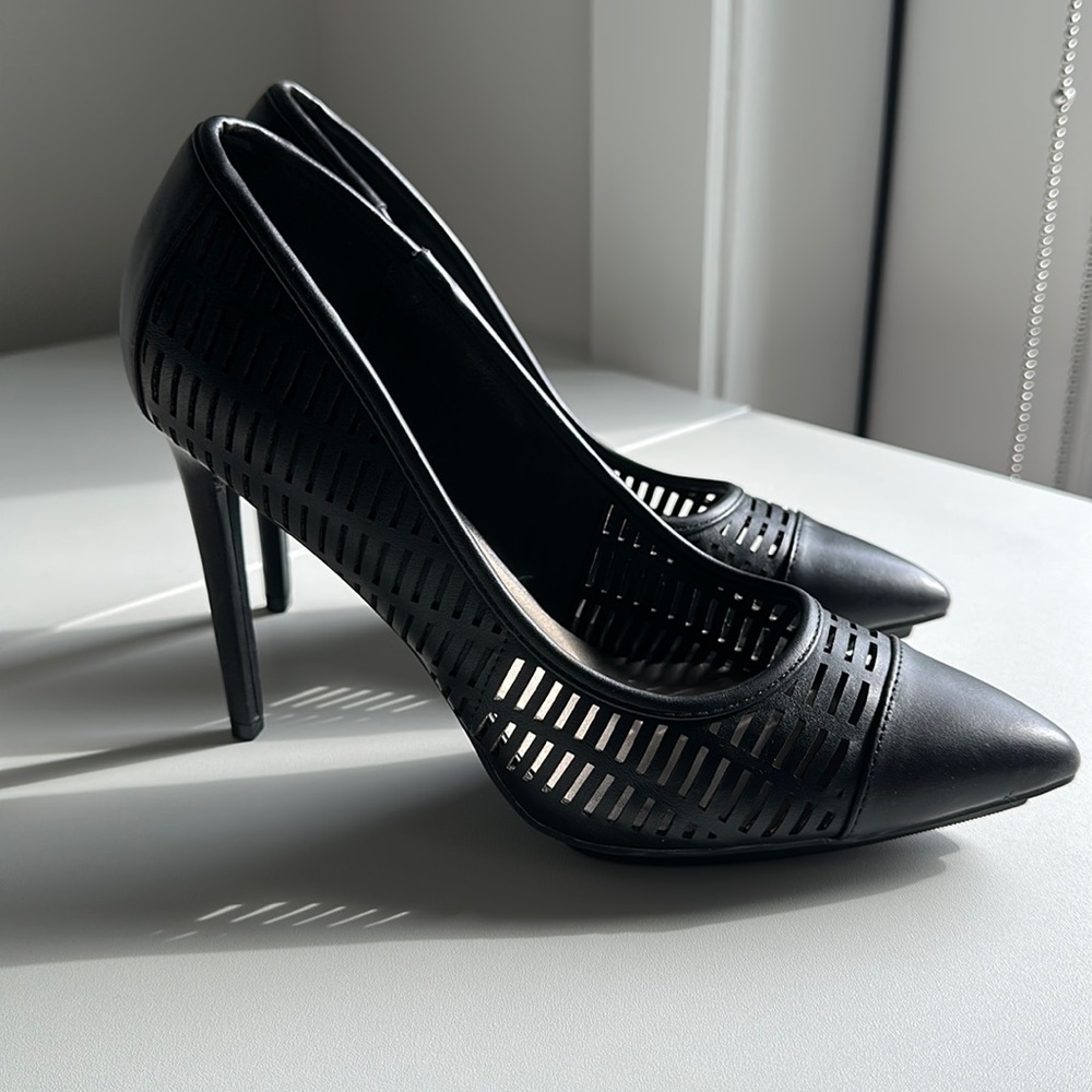 Michael Antonio Black Pumps